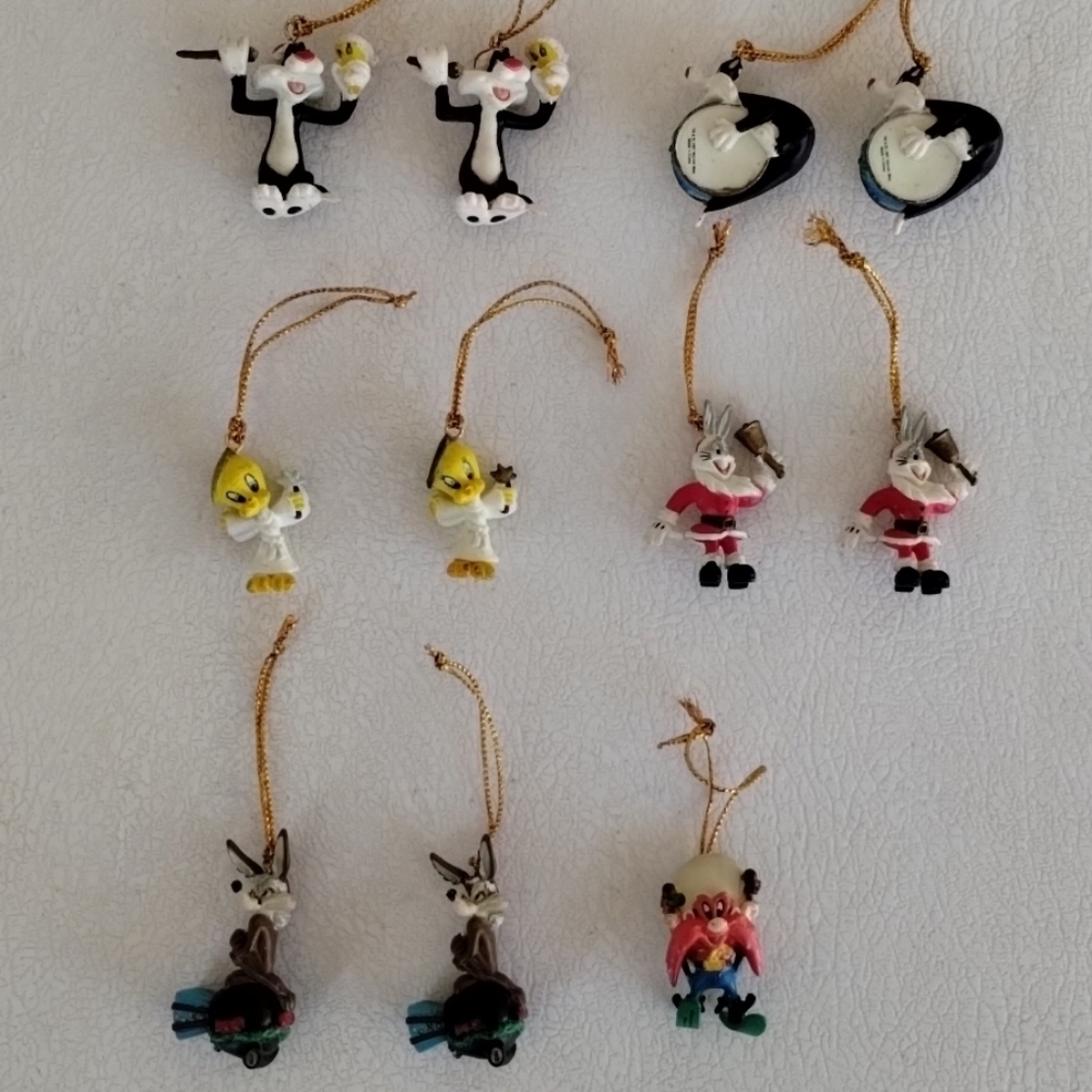 Lot Of 11 Vtg Miniature Looney Tunes  Christmas Ornaments 1997 WB READ AS IS